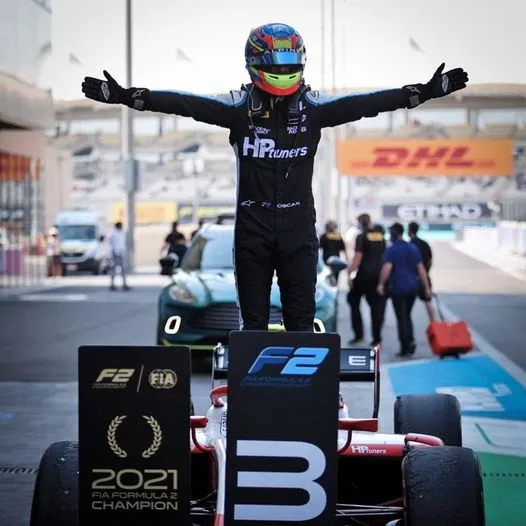OSCAR PIASTRI SACRÉ CHAMPION DE FORMULE 2